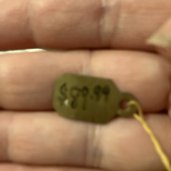 Unique two-in-one ring! Just flip and you have a whole different setting. - Picture 6 of 6